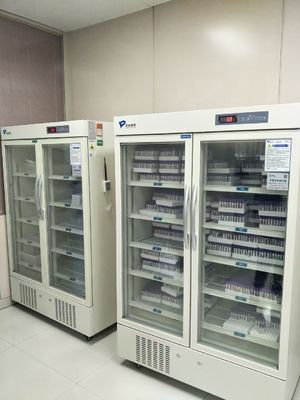 Υψηλός - φαρμακείο πορτών ποιοτικού διπλά γυαλιού και ψυγείο εργαστηρίων με μεγαλύτερη περιεκτικότητα 656L των οδηγήσεων την εσωτερική ελαφριά